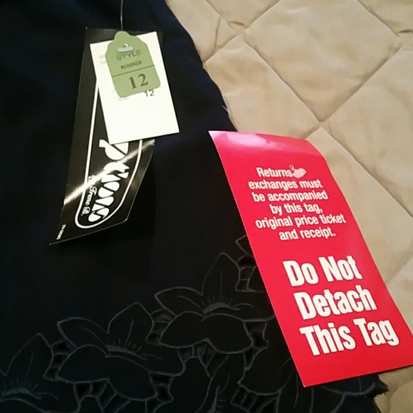 Dress - Picture 2 of 4